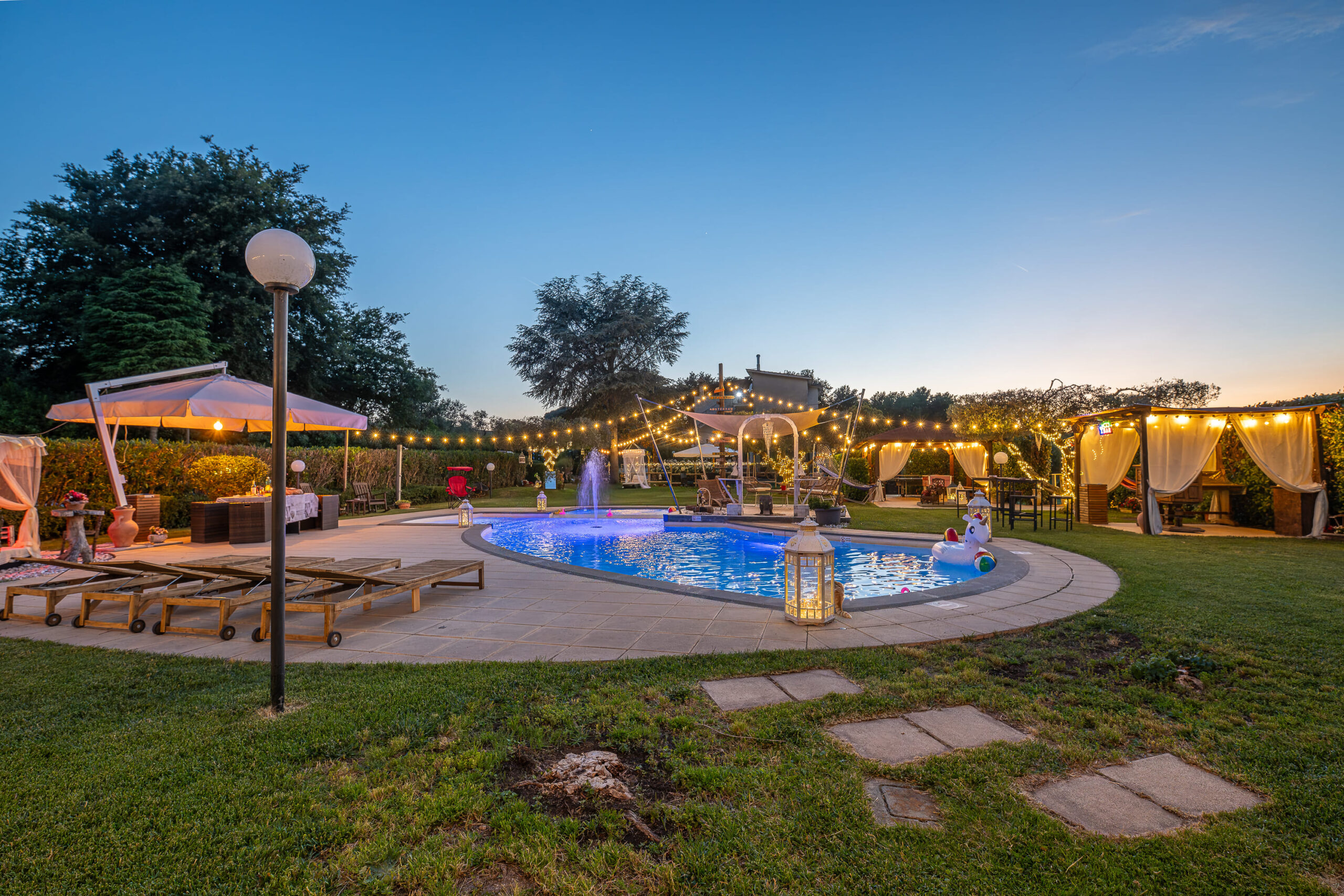Piscina di notte